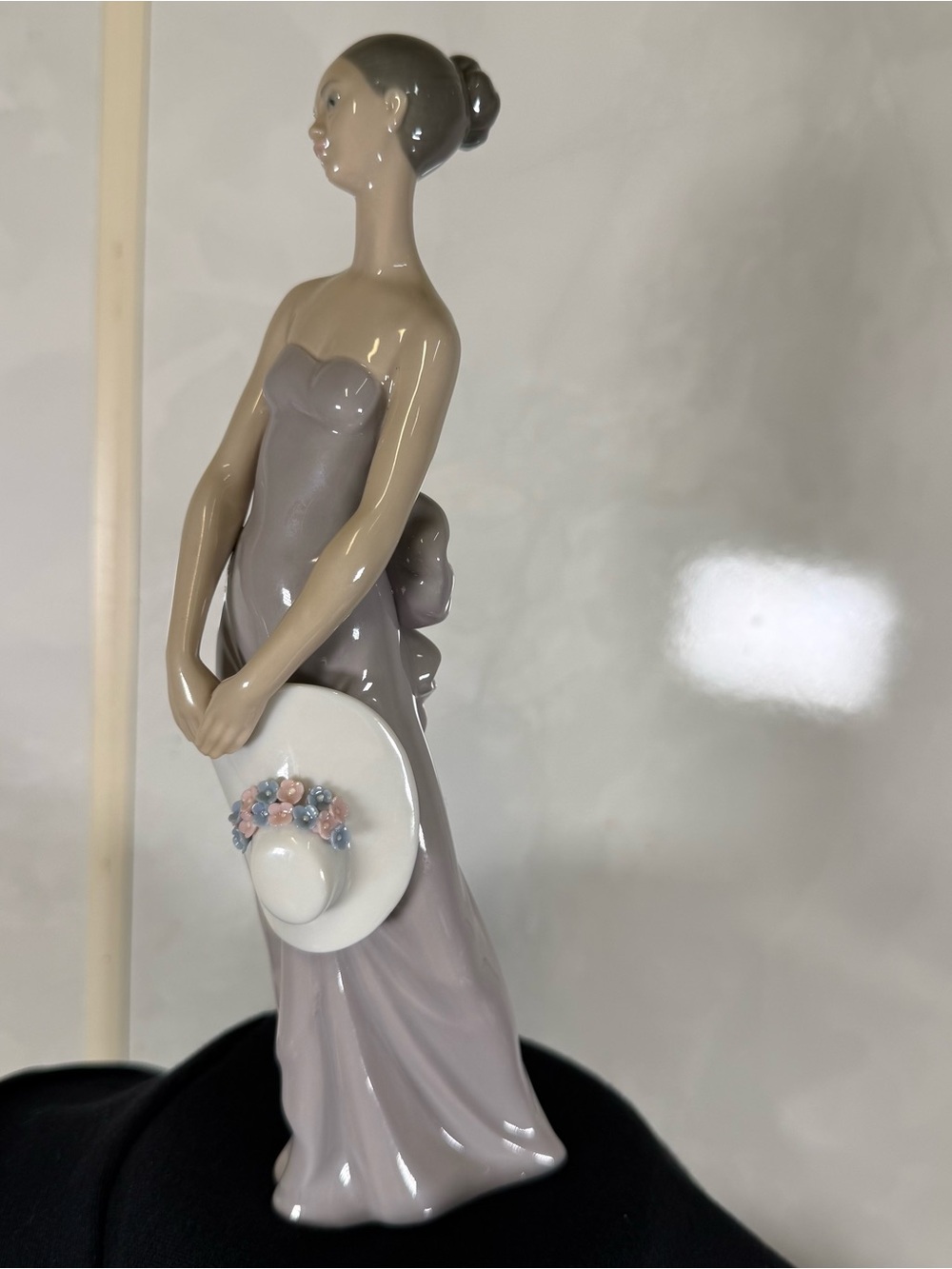 Vintage Retired Lladro #5598 BRIDESMAID Figurine Purple Dress with Flower Hat 8"